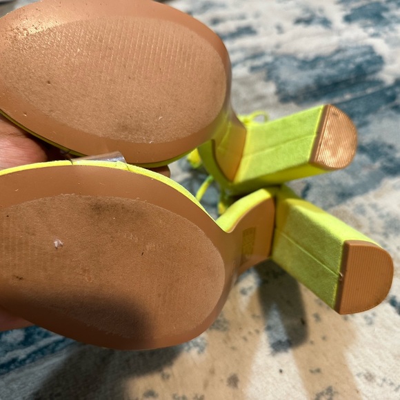 Fashion Nova Neon Yellow Heels Set lot - Picture 10 of 12